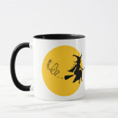 Hexe auf ihrer Broom-Tasse Tasse (Links)
