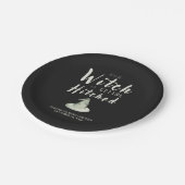 Hexe bekommt Halloween-Brautparty Pappteller (Schrägansicht)