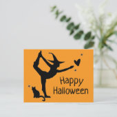 Hexe Halloween Namaste Yoga Orange Black Modern Postkarte (Stehend Vorderseite)