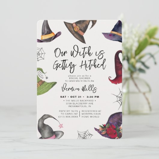 Hexe Hitched Lila Halloween Brautparty Einladung (Stehend Vorderseite)