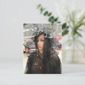 Hexe im Thrift-Store Postkarte (Stehend Vorderseite)