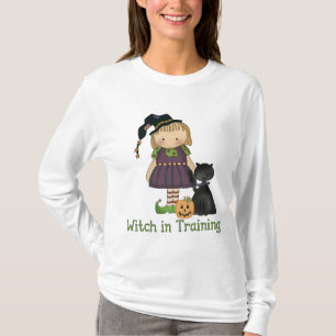 Hexe im Training Halloween-Langschläfer-Shirt T-Shirt