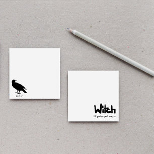 Hexe in handgeschriebener schwarzer Tinte, die sag Post-it Klebezettel