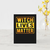 Hexe lebt Funny Halloween Hexe Meme Wiccan Witc Karte (Gelbe Blume)