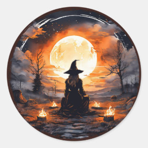 Hexe mit Kerzen und Feuer - Wicca Halloween 2 Runder Aufkleber