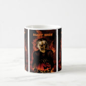 Hexe mit Kürbis gewischt. Halloween Kaffeetasse (Mittel)