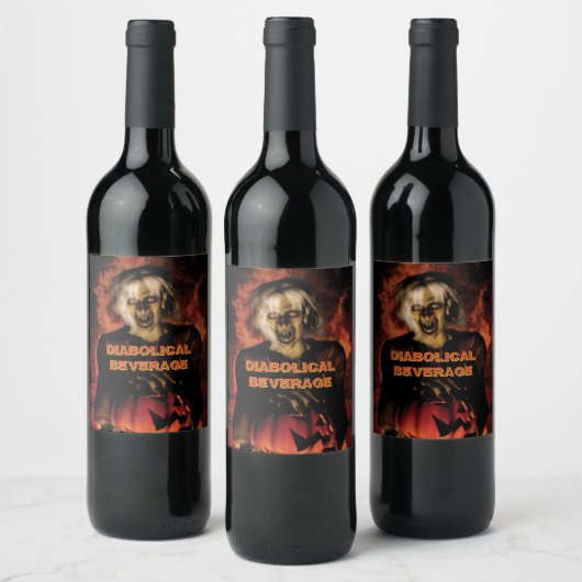 Hexe mit Kürbis gewischt. Halloween Weinetikett (Flaschen)