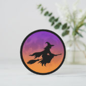 Hexe Silhouette auf Broom Einladung (Stehend Vorderseite)