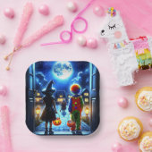 Hexe und Clown, die ein Monster Halloween anschaue Pappteller (Party)