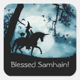 Hexe und Einhorn mit gesegnet Samhain Quadratischer Aufkleber