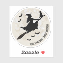 Hexe und Katze fliegen auf einem Besen