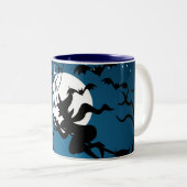 Hexe und Spider auf WebHalloween Custom-Tasse Zweifarbige Tasse (VorderseiteRechts)
