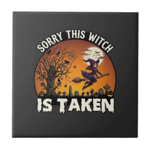 Hexe wird Besen Baum Friedhof Halloween_1 Fliese