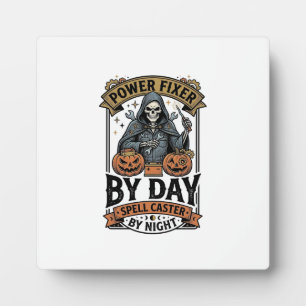 Hexe zur Batterie-Reparatur Lustiges Halloween-Tec Fotoplatte
