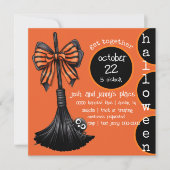 Hexen Broom and Bow mit Peeking Spider Party Einladung (Vorderseite)