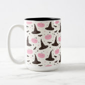 Hexen Hats Pumpkins und Fledermäuse Zweifarbige Tasse (Links)