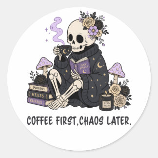 Hexen-Skelett Kaffee zuerst Chaos später Gothic Runder Aufkleber