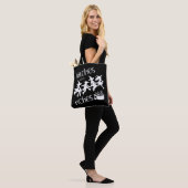 Hexen vor Riches Tasche (Am Model)