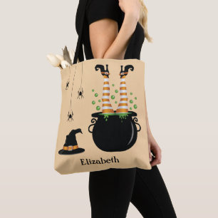 Hexenbeine in einem Kessel und benutzerdefinierter Tasche