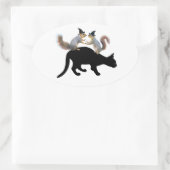 Hexeneichhörnchen auf schwarzen Katzenklebern Ovaler Aufkleber (Tasche)