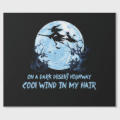 Hexenfahren bricht auf dunklen Wüstenwegen Geschenkpapier (Flach)