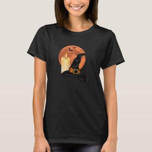 Hexenhut & Kerze unter dem orangefarbenen Hallowee T-Shirt
