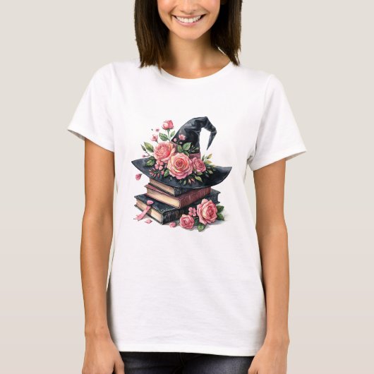 Hexenhut mit rosa Rosen Buchstapel T-Shirt (Vorderseite)