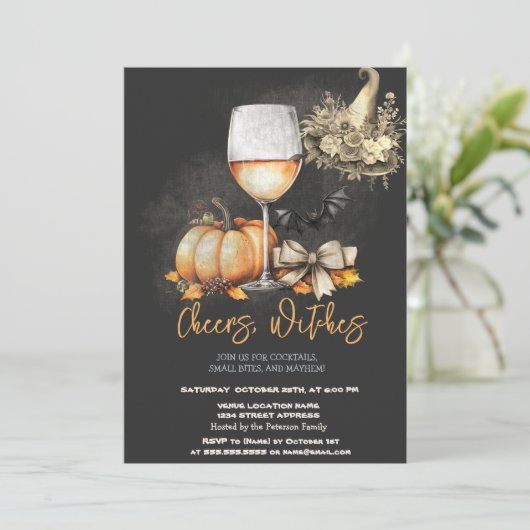 Hexenhut Pumpkin Bow Wine Glass Halloween-Party Einladung (Stehend Vorderseite)