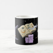 Hexenhut, Zauberbuch und Pentagramm Kaffeetasse (Mittel)