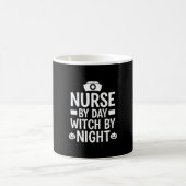 Hexenkrankenschwester Halloween Vektor Design_1 Kaffeetasse (Mittel)