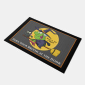 Hexenriding Broomstick, graue Katze Halloween Fußmatte (Schrägansicht)