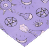 Hexentränke Lila Alchemy Pattern Halloween Tischdecke (Schrägansicht)