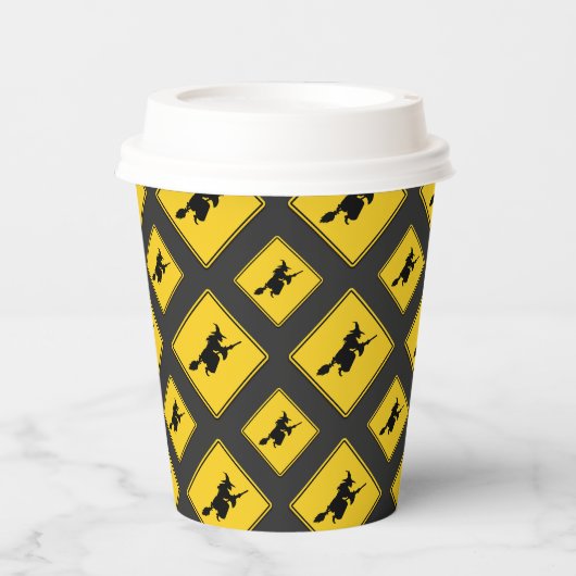 Hexenwarnung Halloween Pappbecher (Vorderseite)