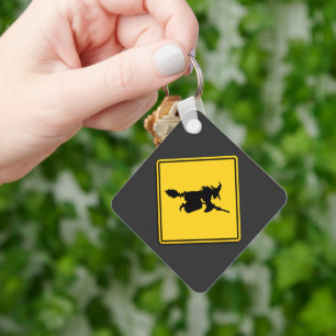 Hexenwarnung Halloween Schlüsselanhänger