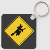 Hexenwarnung Halloween Schlüsselanhänger (Rückseite)