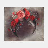 Hexerei | Crescent Moon mit gotischen Rote Rosen Fleecedecke (Vorderseite (Horizontal))