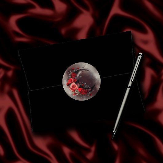 Hexerei | Crescent Moon mit gotischen Rote Rosen Runder Aufkleber