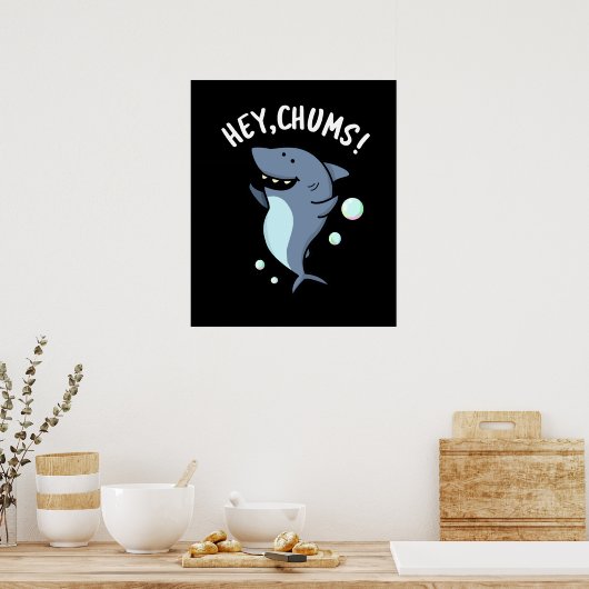 Hey Chums Funny Toothy Shark Pun Dark BG Poster (Küche)