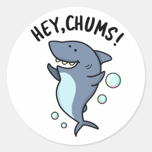 Hey Chums Funny Toothy Shark Pun Runder Aufkleber