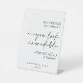 Hey Freunde und Familie, du siehst unglaublich aus Sockelschild (Vorderseite)