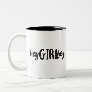 Hey Girl Hey Friends Graphic Pop Culture Sprichwor Zweifarbige Tasse