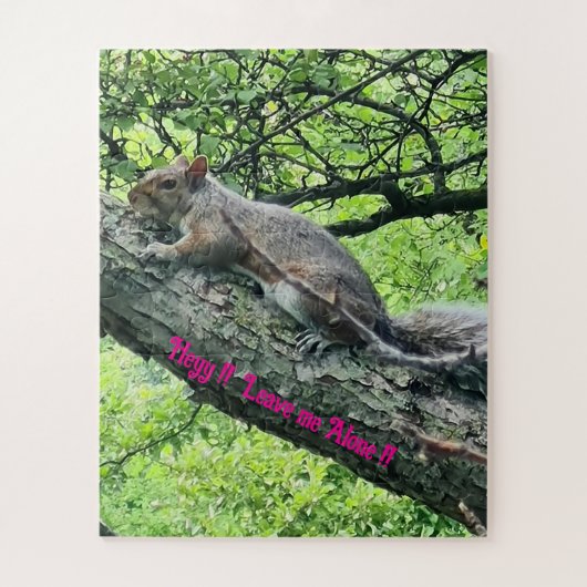 Hey! Lass mich in Ruhe! Verärgertes Eichhörnchen  Puzzle (Vertikal)