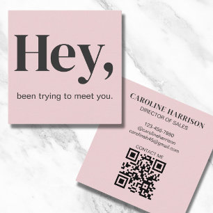 Hey moderner Minimal Bold Typografy QR Code Pink Quadratische Visitenkarte