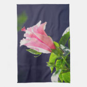 Hibiskus in heller Sonneneinstrahlung Handtuch (Vertikal)