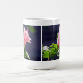 Hibiskus in heller Sonneneinstrahlung Kaffeetasse (Mittel)