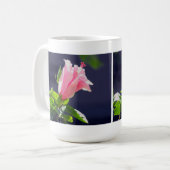 Hibiskus in heller Sonneneinstrahlung Kaffeetasse (Vorderseite Links)
