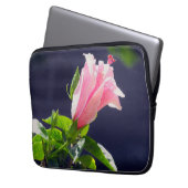 Hibiskus in heller Sonneneinstrahlung Laptopschutzhülle (Vorderseite Links)