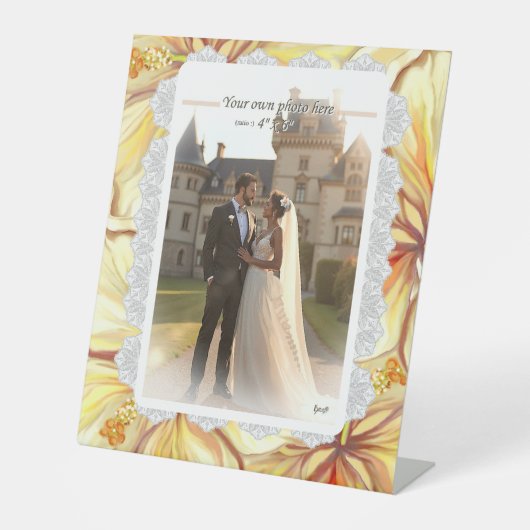 Hibiskus und Spitzen YELLOW Sockelschild (Vorderseite)