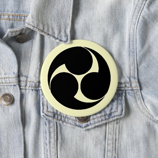 Hidari mitsudomoe, Japan Button (Beispiel)