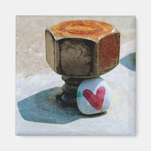 Hidden Heart Rock and a Rusty Bolt Magnet (Vorne)